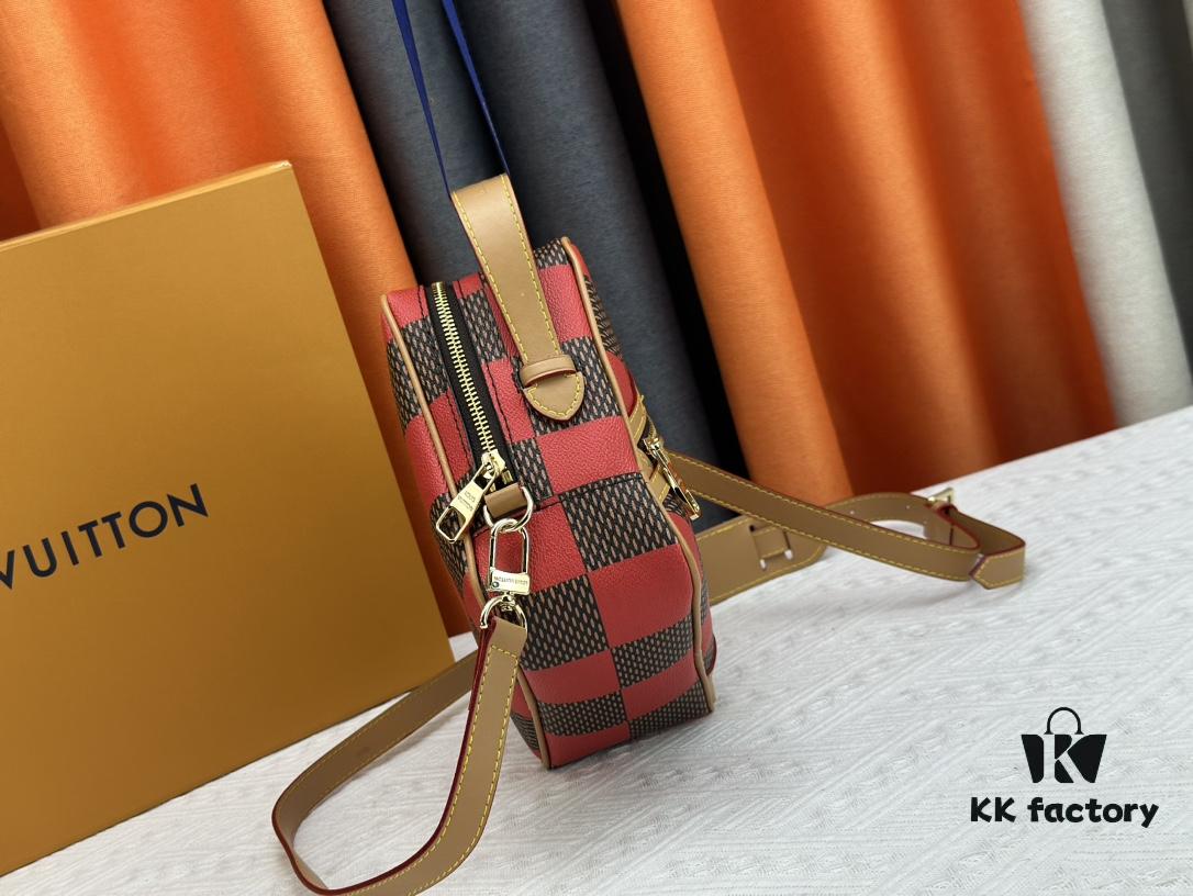 M40562 LV Square Bag Louis Vuitton 2024 Men's Spring-Summer Collection Advertisement Special