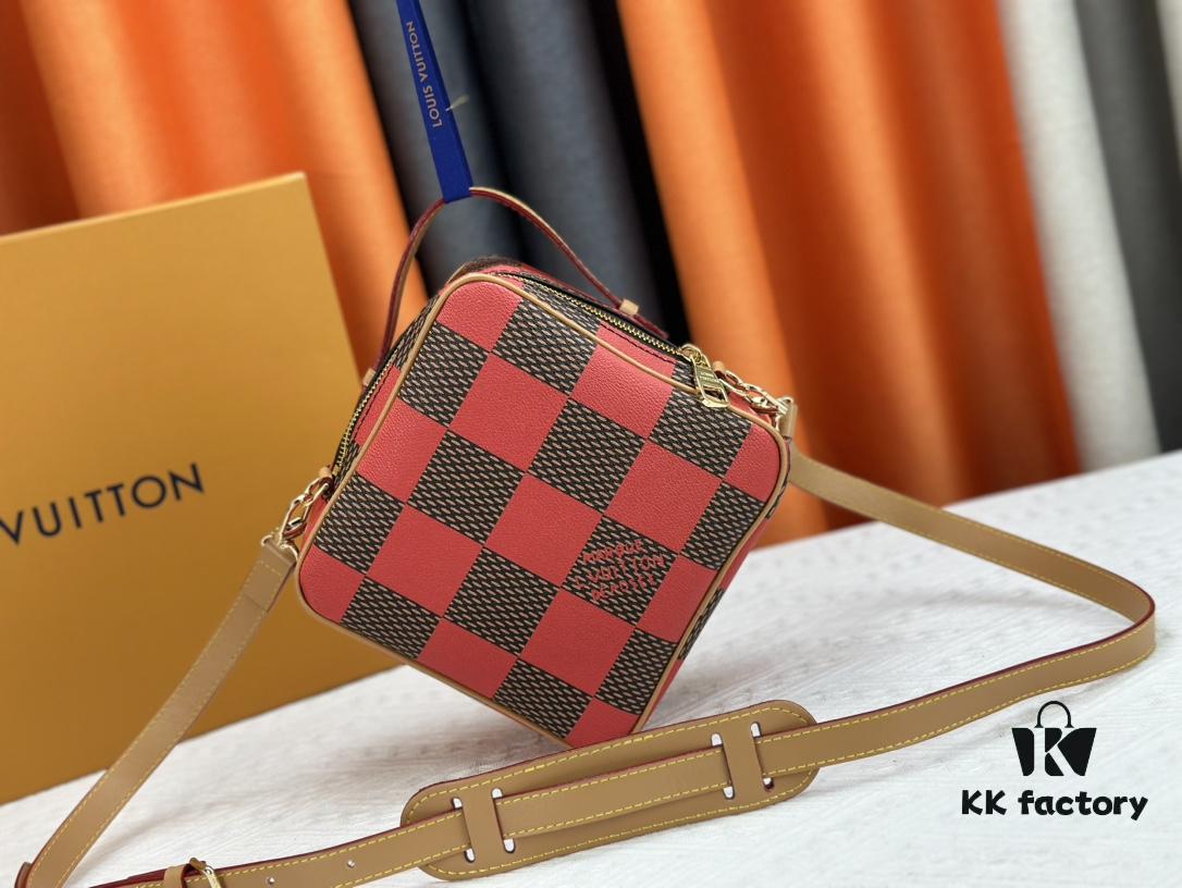 M40562 LV Square Bag Louis Vuitton 2024 Men's Spring-Summer Collection Advertisement Special