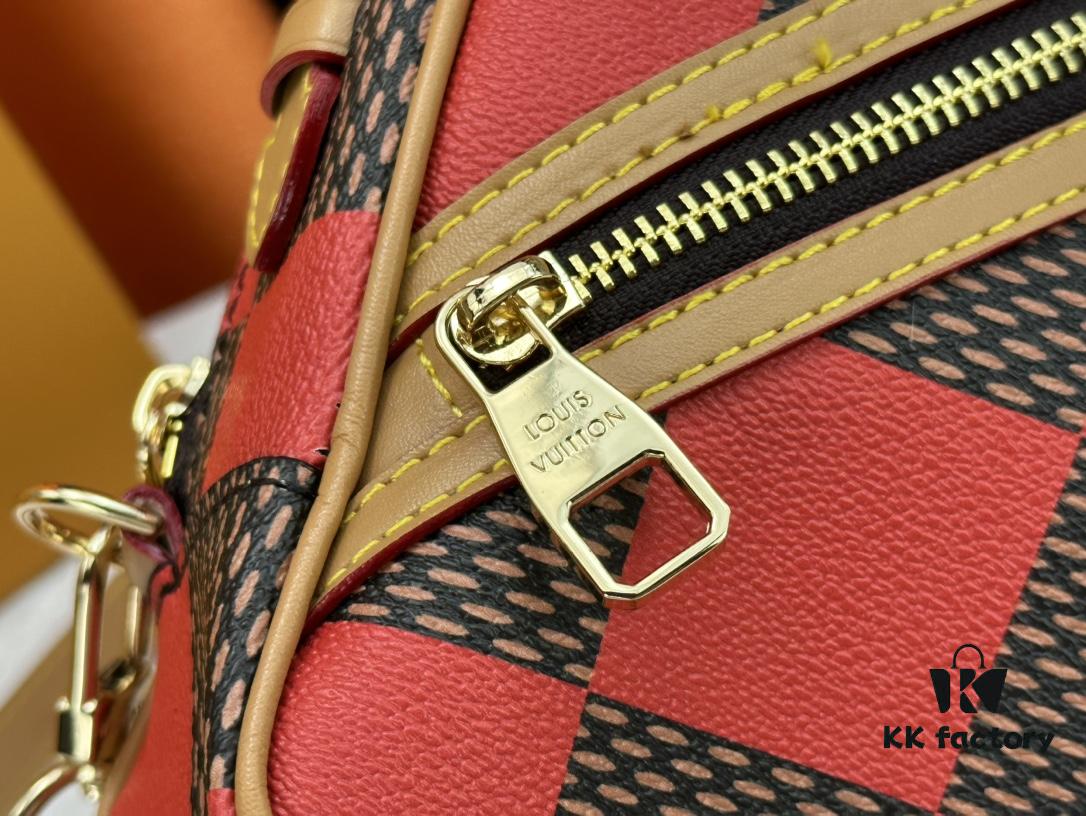 M40562 LV Square Bag Louis Vuitton 2024 Men's Spring-Summer Collection Advertisement Special