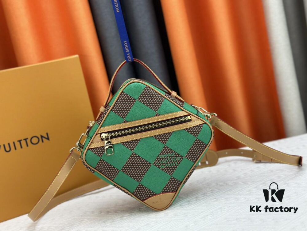 M40562 LV Square Bag Louis Vuitton 2024 Men's Spring-Summer Collection Campaign