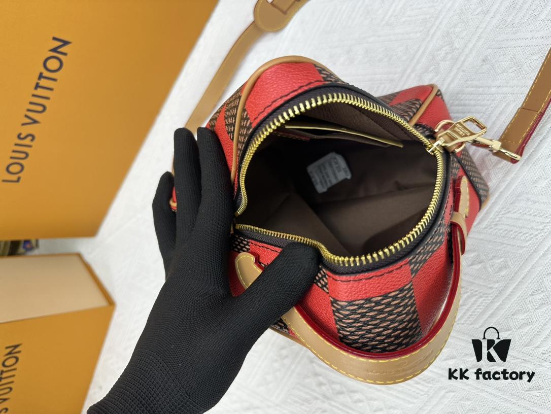 M40562 LV Square Bag Louis Vuitton 2024 Men's Spring-Summer Collection Advertisement Special