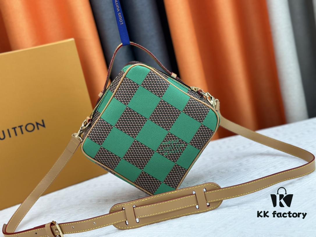 M40562 LV Square Bag Louis Vuitton 2024 Men's Spring-Summer Collection Campaign