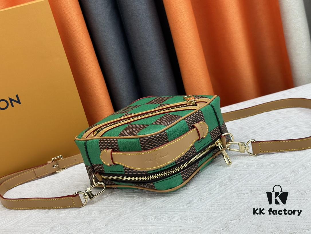 M40562 LV Square Bag Louis Vuitton 2024 Men's Spring-Summer Collection Campaign