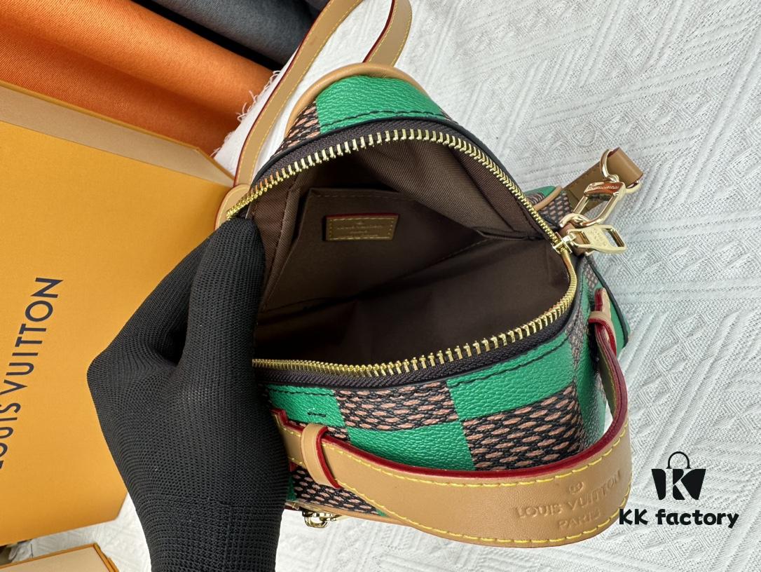 M40562 LV Square Bag Louis Vuitton 2024 Men's Spring-Summer Collection Campaign