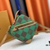 M40562 LV Square Bag Louis Vuitton 2024 Men's Spring-Summer Collection Campaign
