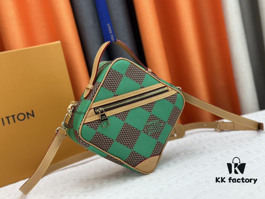 M40562 LV Square Bag Louis Vuitton 2024 Men's Spring-Summer Collection Campaign