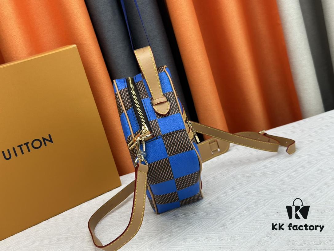 M40562 LV Square Bag Louis Vuitton 2024 Men's Spring-Summer Collection Campaign