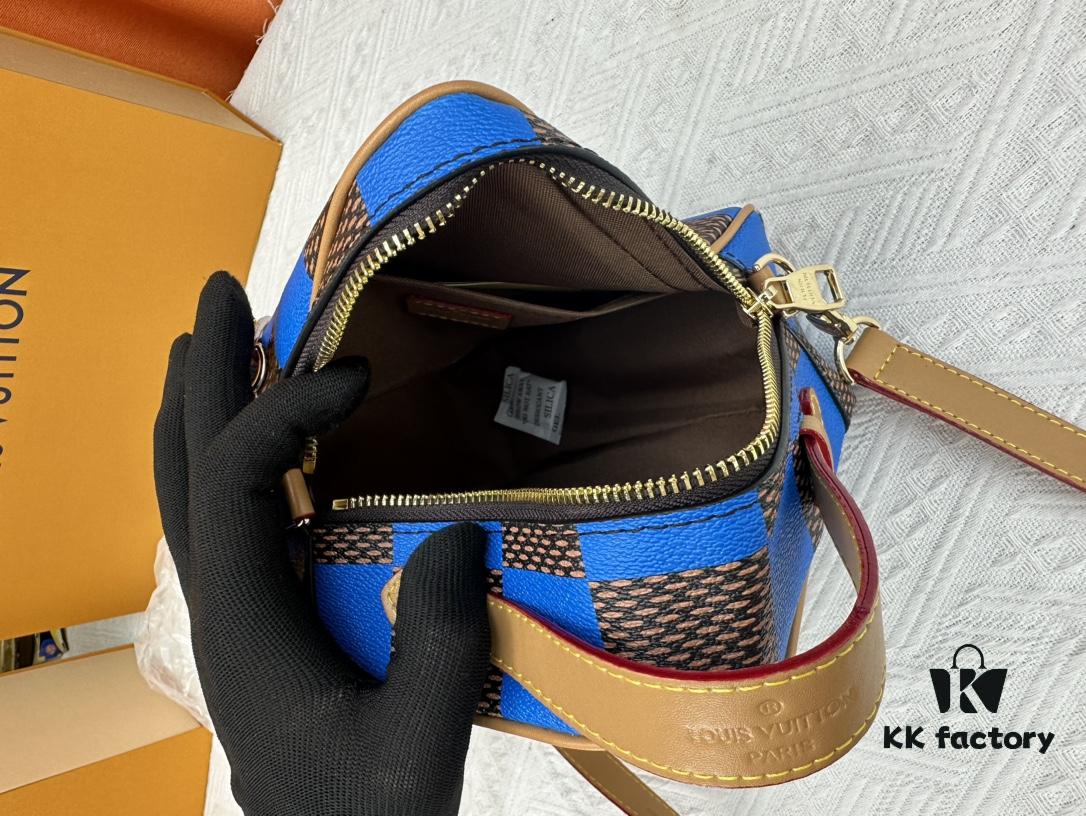 M40562 LV Square Bag Louis Vuitton 2024 Men's Spring-Summer Collection Campaign