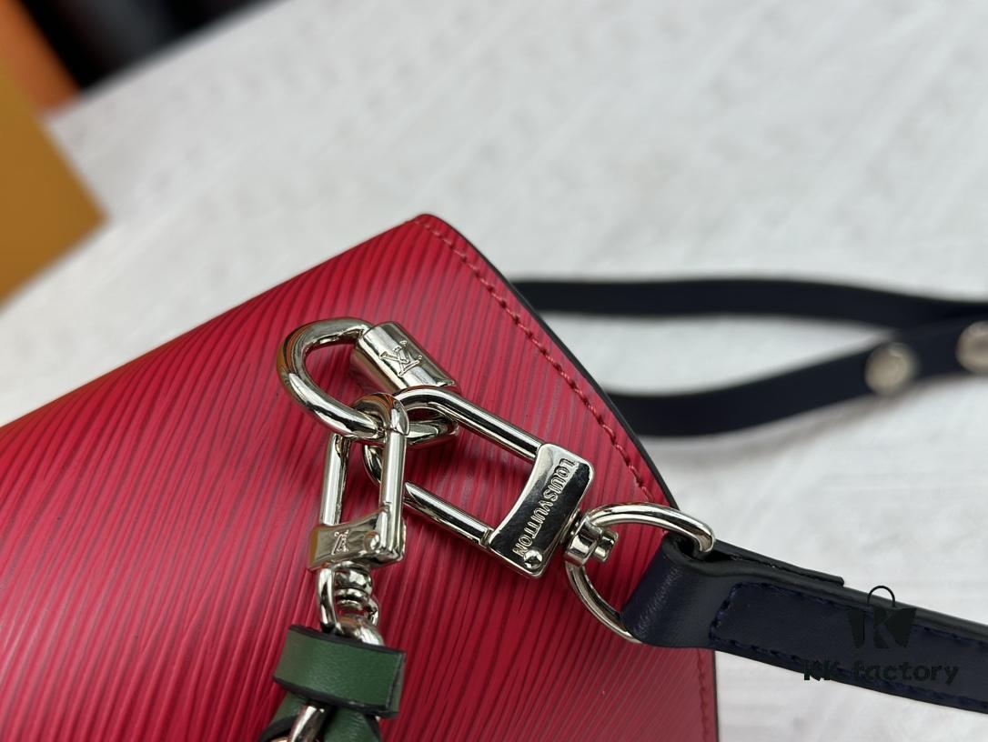 Exclusive Background LV's Hottest New Twist Denim Medium Handbag, Same Style as Fan Bingbing, Model Numbers 50273, 50272