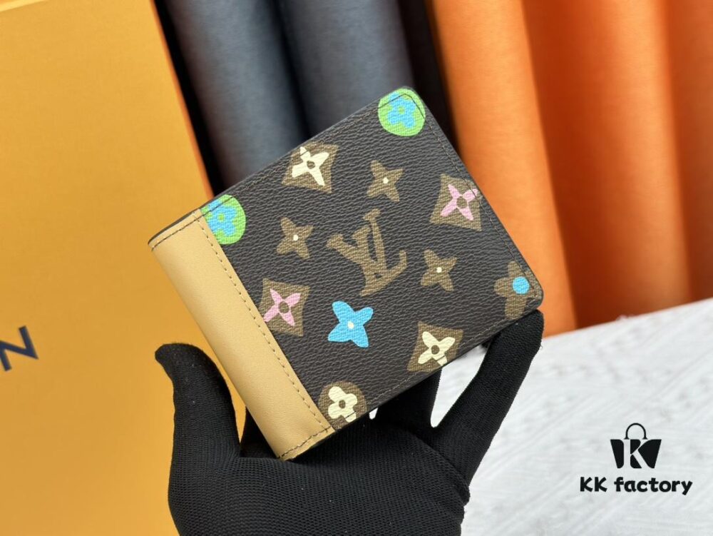 M83334 Coffee-Colored Short Wallet