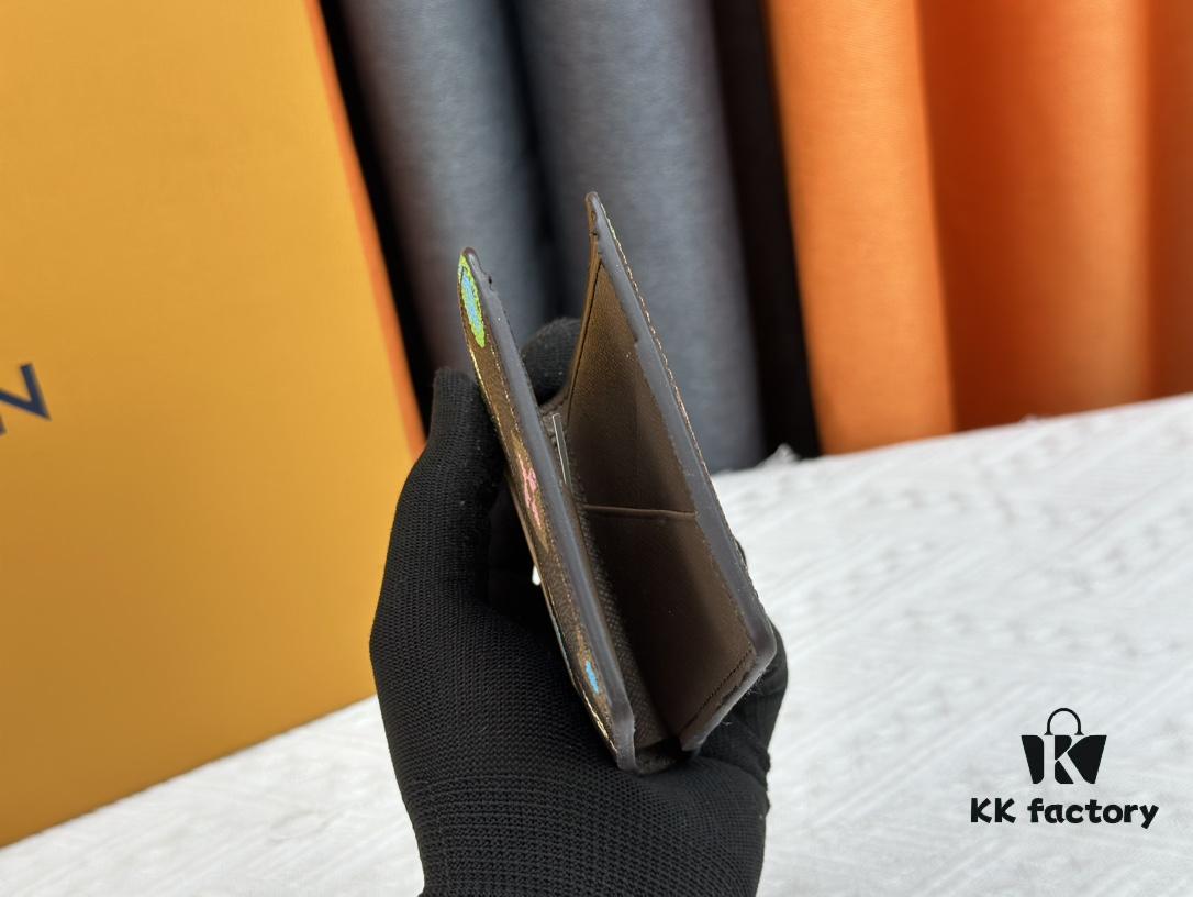 M83334 Coffee-Colored Short Wallet