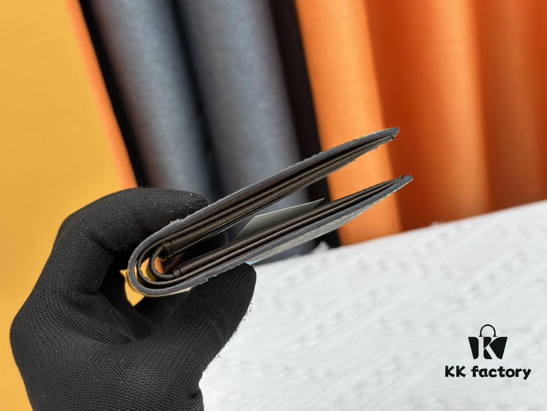 M83334 Coffee-Colored Short Wallet