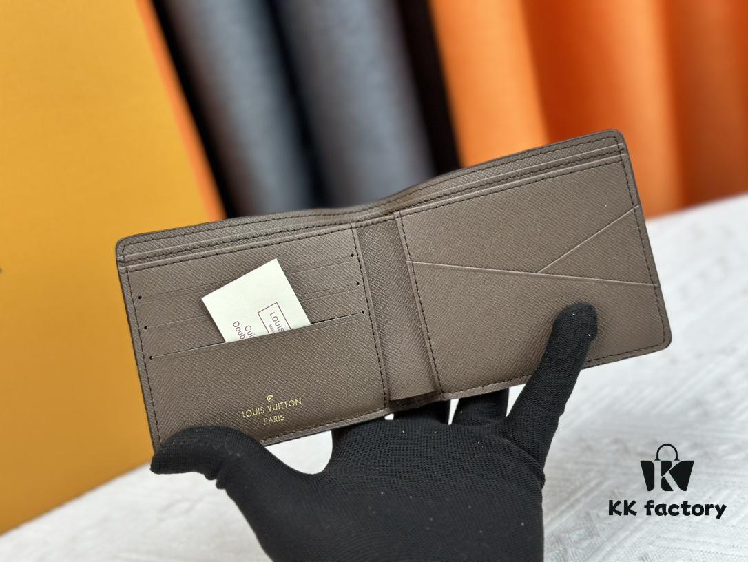 M83334 Coffee-Colored Short Wallet