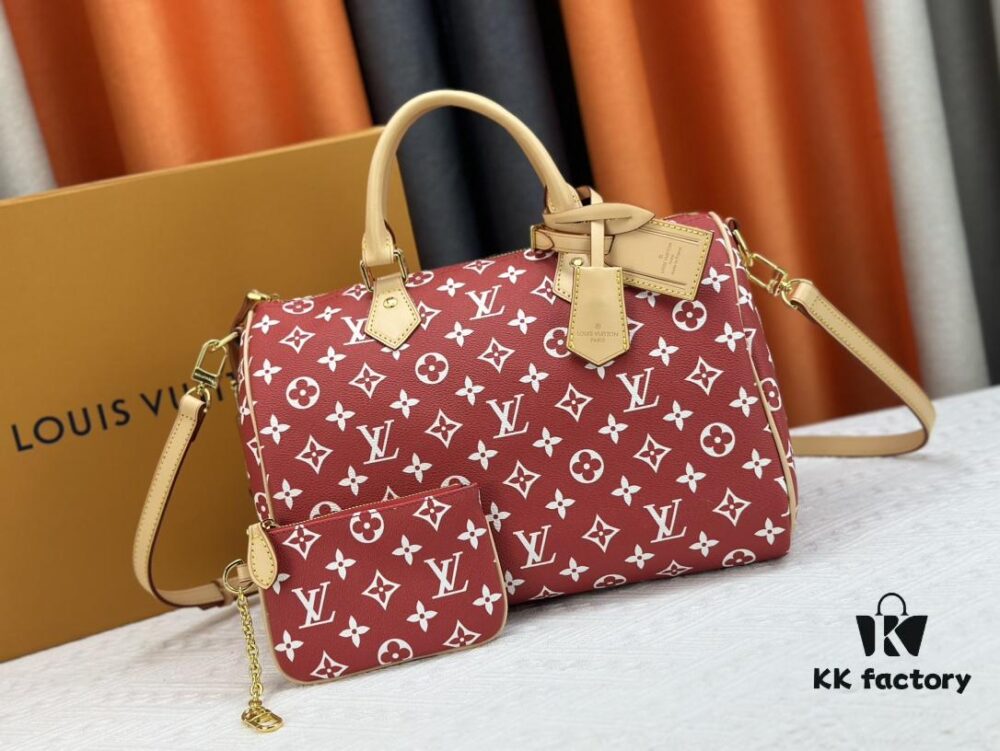 New LV 2024 Spring/Summer Non-Dong Design Speedy Safety Lock, Polished Heavy Carving, Metal Luggage Tag, Key Fob with Dove Engraving, Italian Imported Color-Changing Calfskin Trim, Adjustable Shoulder Strap Lock