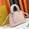Authentic Exclusive Real Shot Background! M54395, M54785, 54786 This avant-garde and modern Tote Miroir Clutch made from smooth patent calf leather. 💁🏻 Oversized LV letter print, bold silhouette lines, unique design pairing with detachable new-style shoulder strap! Size: Large 32.0×25.0×16.0cm, Small 25×17.5×11.5cm