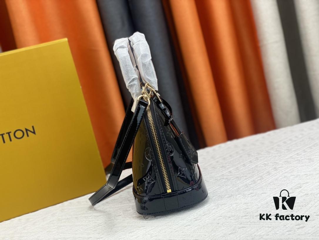 Authentic Exclusive Real Shot Background! M54395, M54785, 54786 This avant-garde and modern Tote Miroir Shell Bag crafted from smooth patent calf leather. Featuring an oversized LV monogram, bold silhouette lines, unique design details, and equipped with a detachable new-style shoulder strap! Size: Large 32.0×25.0×16.0cm, Small 25×17.5×11.5cm