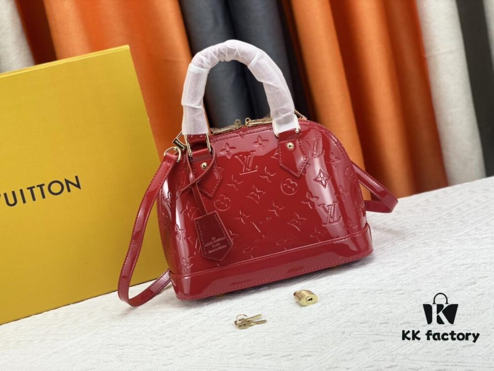 Authentic Exclusive Real Photo Background! M54395, M54785, 54786 This avant-garde and modern Tote Miroir shell bag crafted from smooth patent calf leather. Featuring an oversized LV monogram, bold silhouette lines, unique design pairing, and equipped with a detachable new-style shoulder strap! Size: Large 32.0×25.0×16.0cm, Small 25×17.5×11.5cm