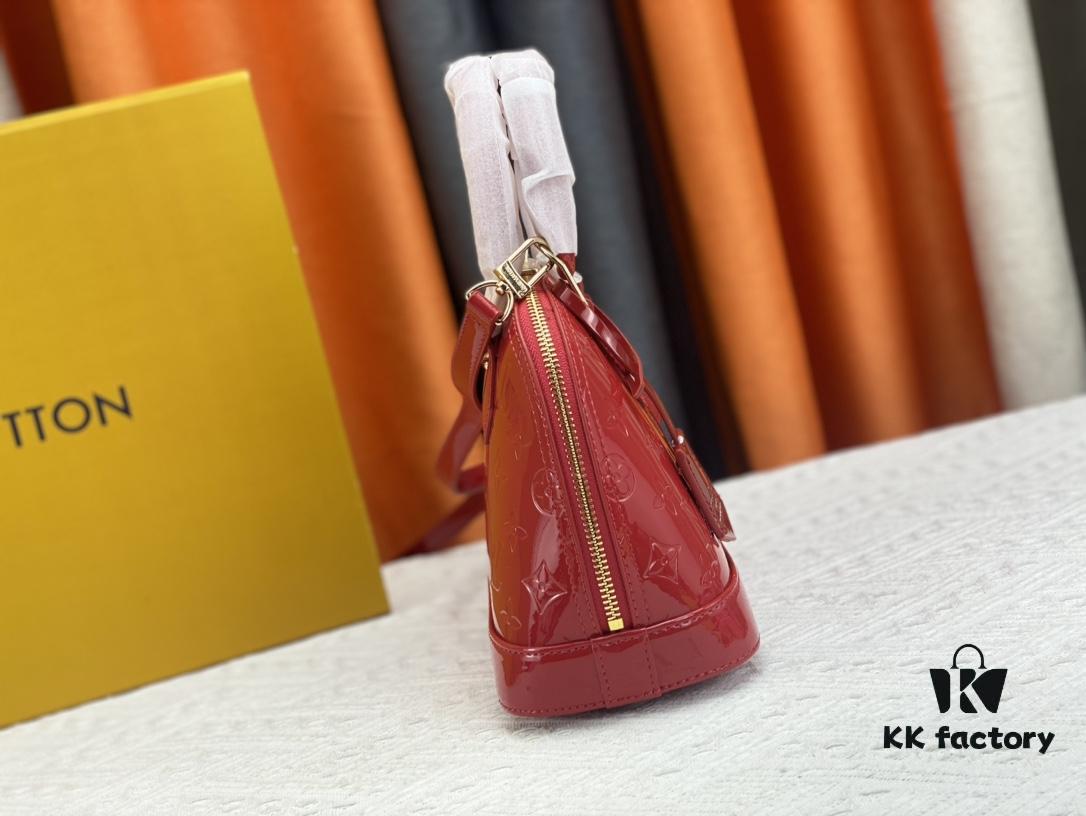 Authentic Exclusive Real Photo Background! M54395, M54785, 54786 This avant-garde and modern Tote Miroir shell bag crafted from smooth patent calf leather. Featuring an oversized LV monogram, bold silhouette lines, unique design pairing, and equipped with a detachable new-style shoulder strap! Size: Large 32.0×25.0×16.0cm, Small 25×17.5×11.5cm