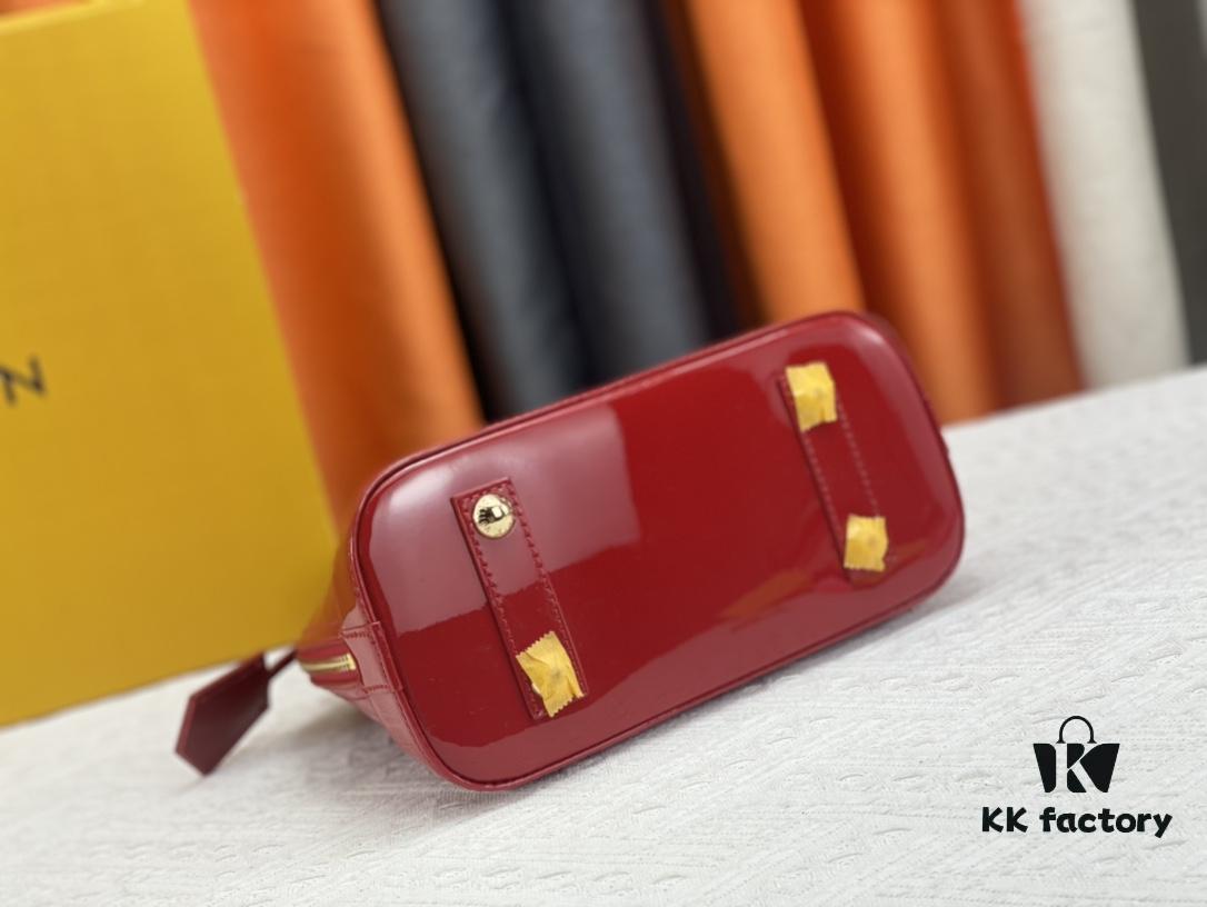 Authentic Exclusive Real Photo Background! M54395, M54785, 54786 This avant-garde and modern Tote Miroir shell bag crafted from smooth patent calf leather. Featuring an oversized LV monogram, bold silhouette lines, unique design pairing, and equipped with a detachable new-style shoulder strap! Size: Large 32.0×25.0×16.0cm, Small 25×17.5×11.5cm