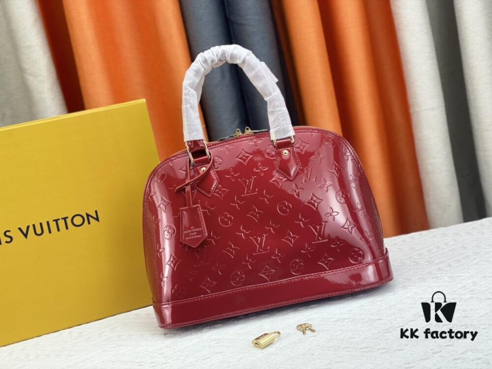 Authentic Exclusive Real-Photo Background! M54395, M54785, 54786 This avant-garde and modern Tote Miroir Clutch made from smooth patent calf leather. Large LV letter print, bold silhouette lines, unique design pairing, comes with a detachable new-style shoulder strap!