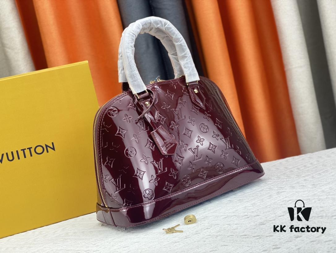 Authentic Exclusive Real Photo Background! M54395, M54785, 54786 This avant-garde and modern Tote Miroir Clutch Bag made from smooth patent calf leather. 💁🏻 Oversized LV letter print, bold silhouette lines, unique design pairing, comes with a detachable new-style shoulder strap! Size: Large 32.0×25.0×16.0cm, Small 25×17.5×11.5cm