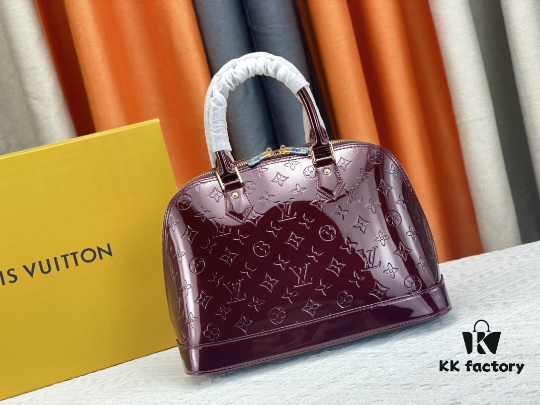 Authentic Exclusive Real Photo Background! M54395, M54785, 54786 This avant-garde and modern Tote Miroir Clutch Bag made from smooth patent calf leather. 💁🏻 Oversized LV letter print, bold silhouette lines, unique design pairing, comes with a detachable new-style shoulder strap! Size: Large 32.0×25.0×16.0cm, Small 25×17.5×11.5cm