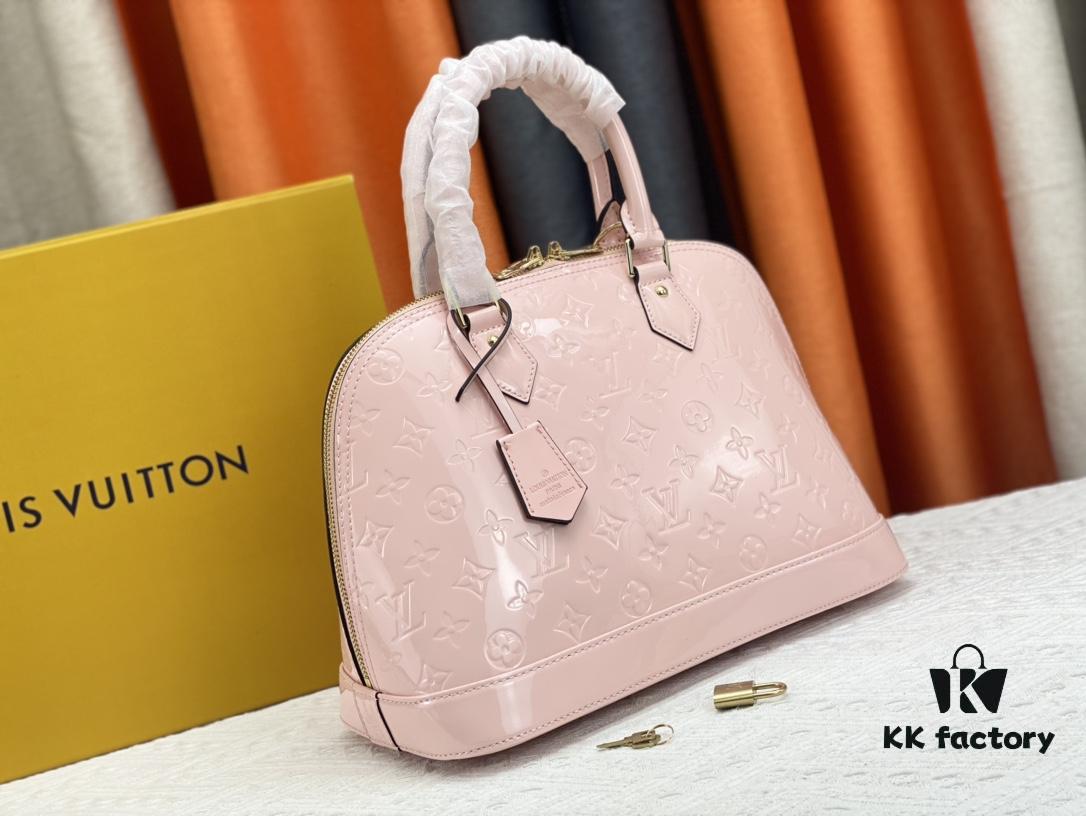 Authentic Exclusive Photo Background! M54395, M54785, 54786 This avant-garde and modern Tote Miroir Clutch made from smooth patent calf leather. 💁🏻 Oversized LV letter print, bold silhouette lines, unique design pairing, features a detachable new-style shoulder strap!