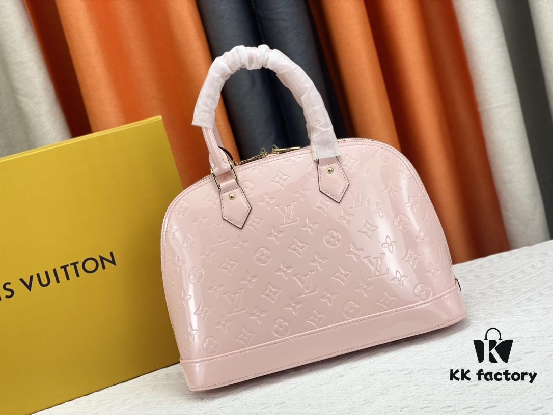 Authentic Exclusive Photo Background! M54395, M54785, 54786 This avant-garde and modern Tote Miroir Clutch made from smooth patent calf leather. 💁🏻 Oversized LV letter print, bold silhouette lines, unique design pairing, features a detachable new-style shoulder strap!