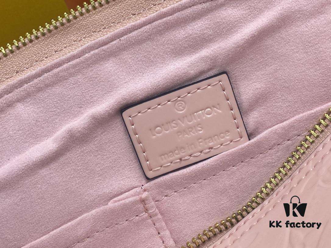 Authentic Exclusive Photo Background! M54395, M54785, 54786 This avant-garde and modern Tote Miroir Clutch made from smooth patent calf leather. 💁🏻 Oversized LV letter print, bold silhouette lines, unique design pairing, features a detachable new-style shoulder strap!