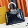 Authentic Exclusive Real-Shot Background! M54395, M54785, 54786 This avant-garde and modern Tote Miroir Clutch made from smooth patent calf leather. Featuring an oversized LV monogram, bold silhouette lines, and a distinctive design paired with a detachable new-style shoulder strap!