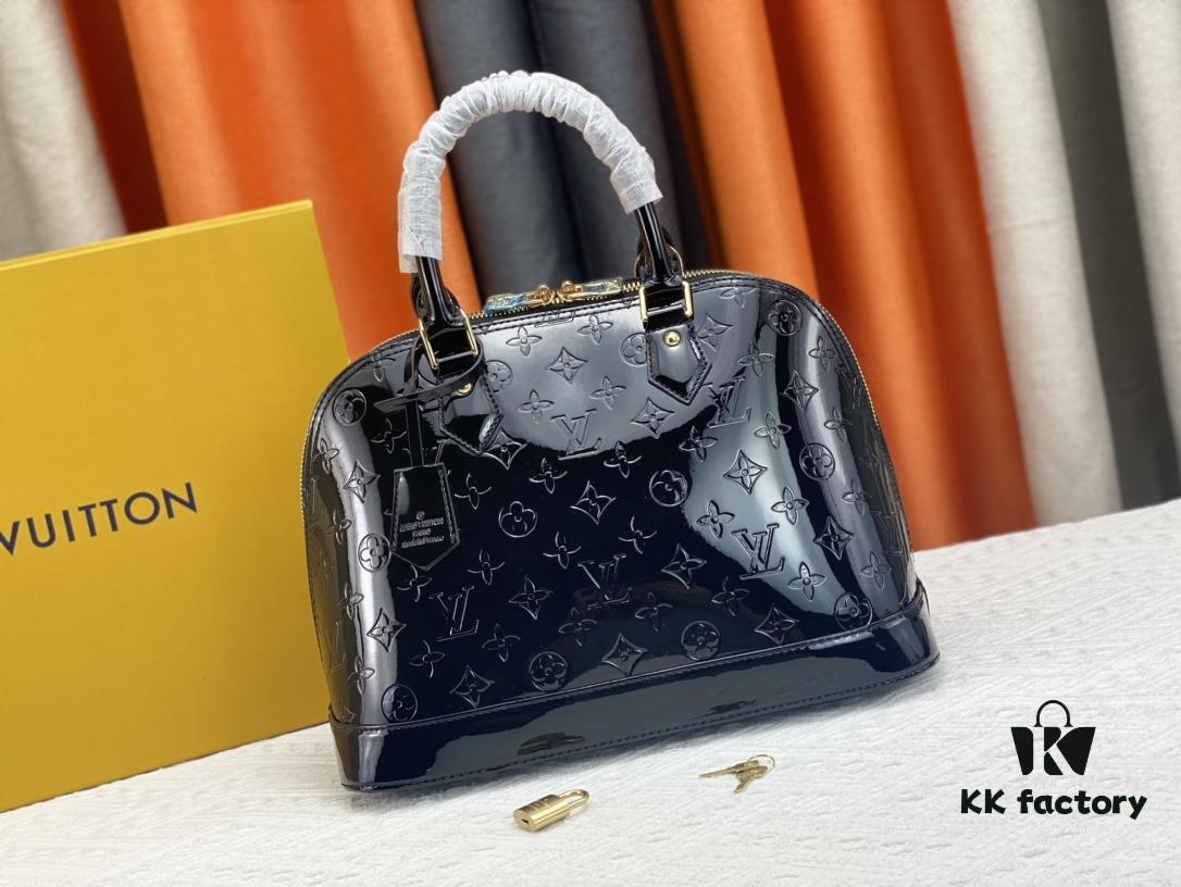 Authentic Exclusive Real-Shot Background! M54395, M54785, 54786 This avant-garde and modern Tote Miroir Clutch made from smooth patent calf leather. Featuring an oversized LV monogram, bold silhouette lines, and a distinctive design paired with a detachable new-style shoulder strap!