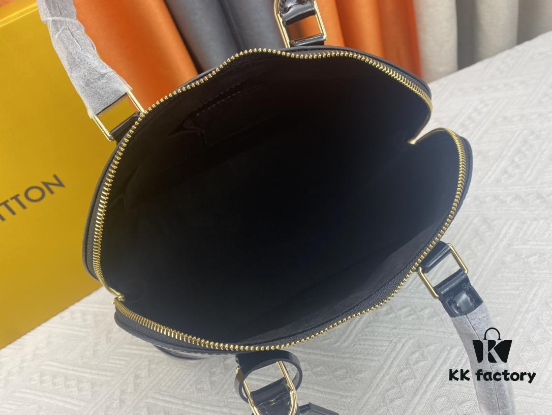 Authentic Exclusive Real-Shot Background! M54395, M54785, 54786 This avant-garde and modern Tote Miroir Clutch made from smooth patent calf leather. Featuring an oversized LV monogram, bold silhouette lines, and a distinctive design paired with a detachable new-style shoulder strap!