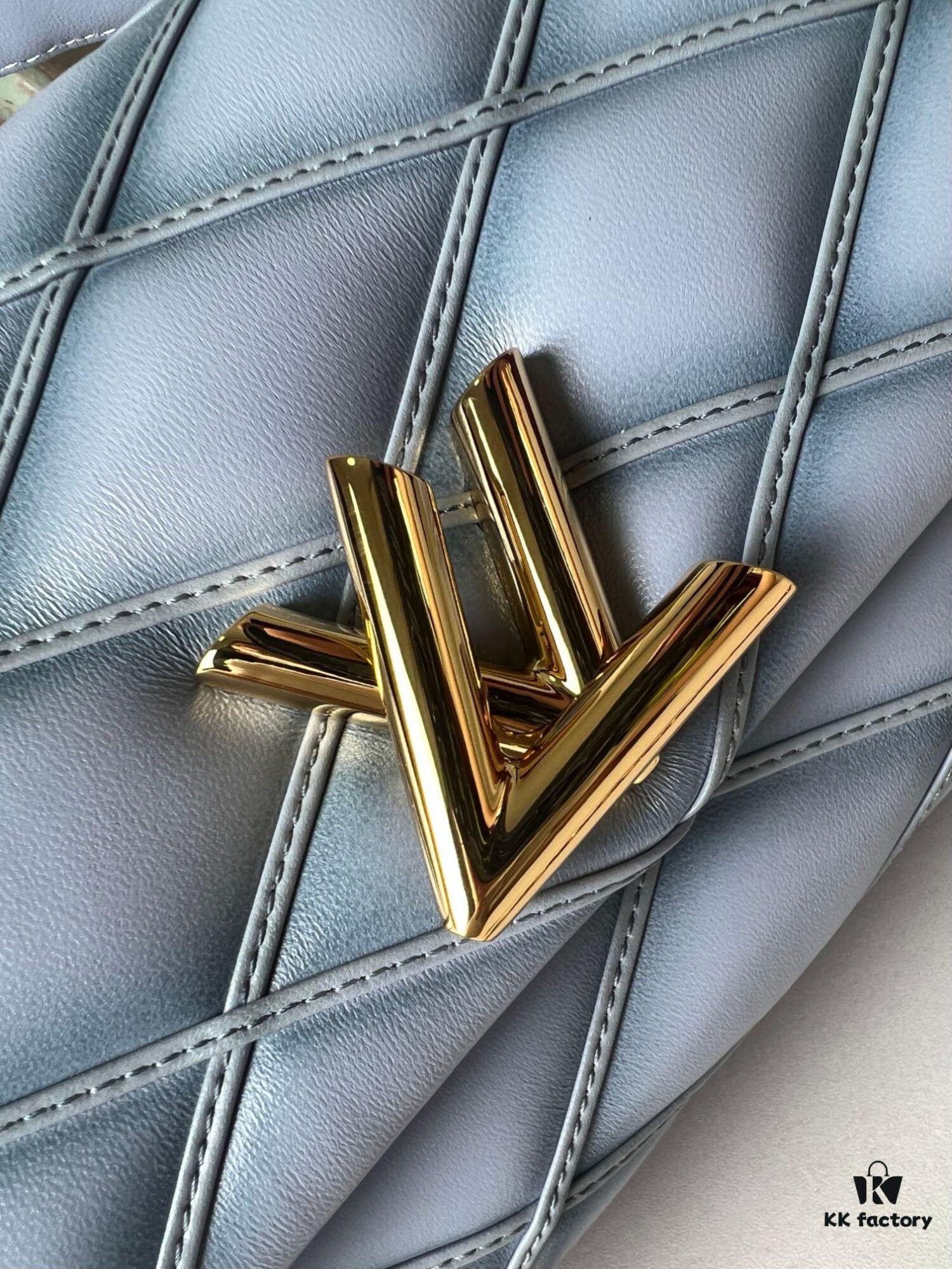 Top-tier Original Order Exclusive Real-shot M24186 M22891 Light Blue Full Leather Quilted Chain Bag Series GO-14 Teist Medium Handbag M22890