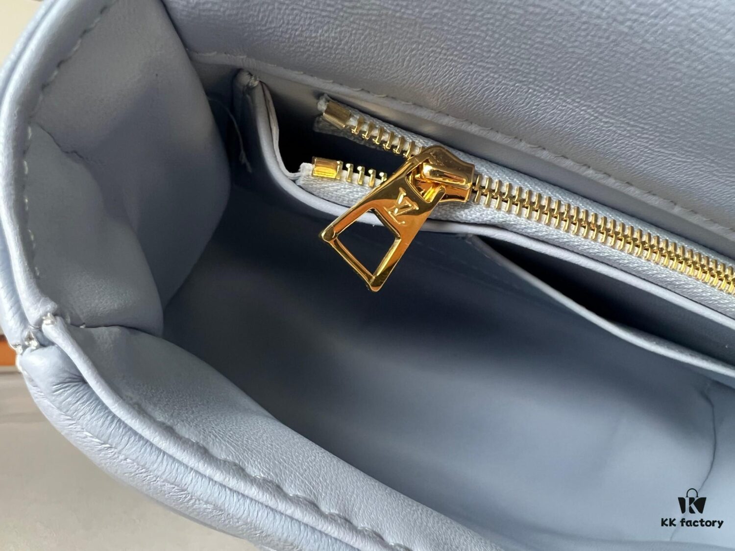 Top-tier Original Order Exclusive Real-shot M24186 M22891 Light Blue Full Leather Quilted Chain Bag Series GO-14 Teist Medium Handbag M22890