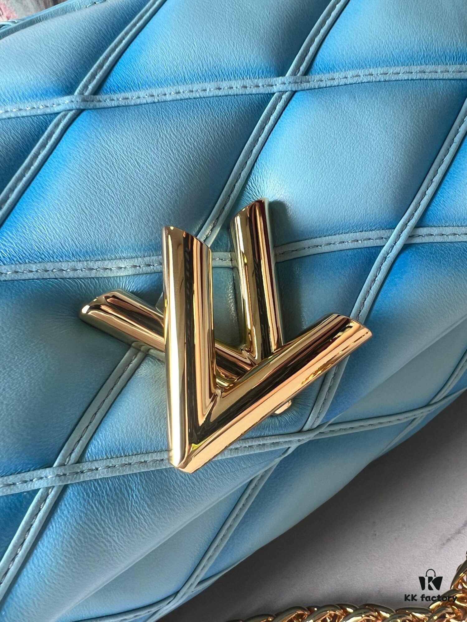 Top-tier Original Design Exclusive Real-shot M24165 M22891 Aqua Blue Full Leather Quilted Chain Bag Series GO-14 Teist Medium Handbag M22890