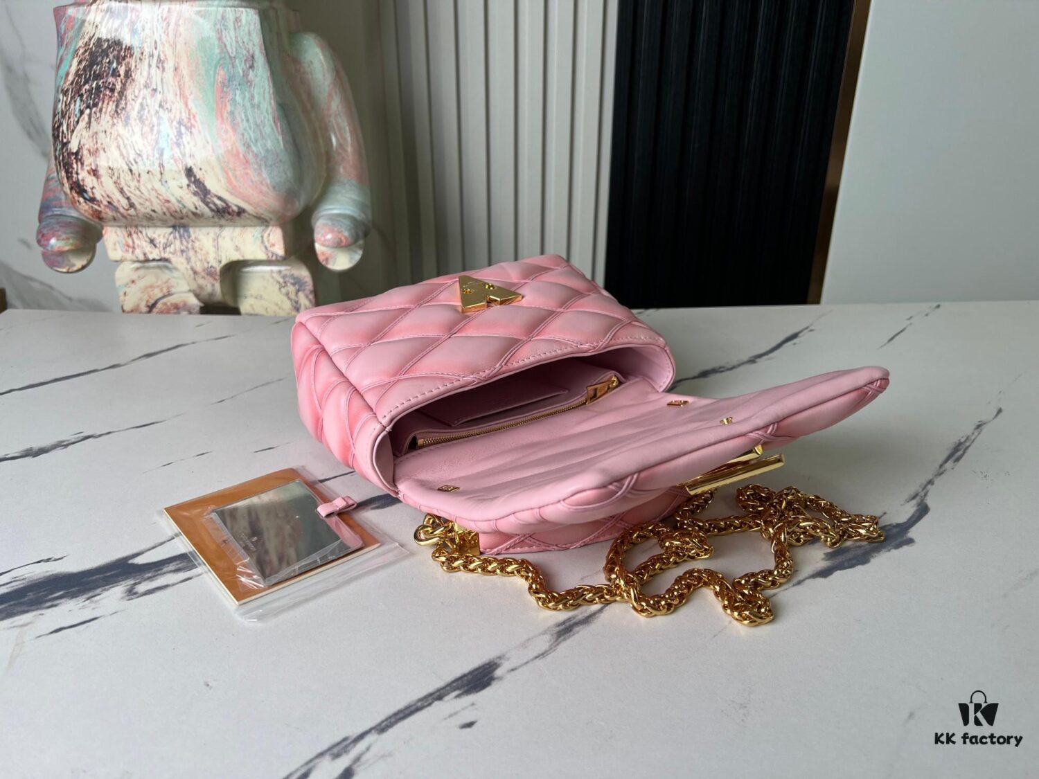 Top-tier Original Order, Exclusive Real-shot M24465 M22891 Pink Full Leather Quilted Chain Bag Series GO-14 Teist Medium Handbag M22890