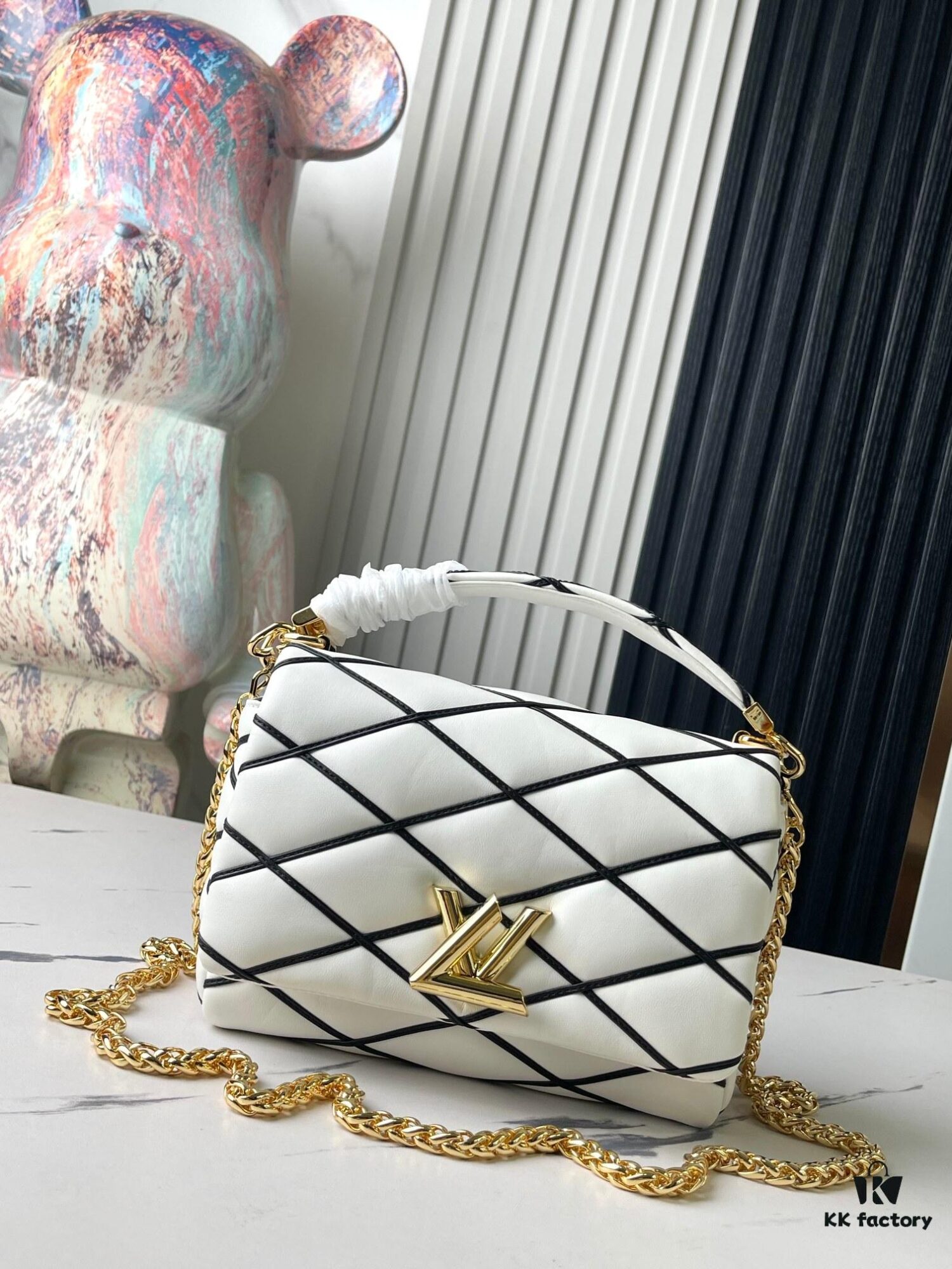 Top-tier Original Order, Exclusive Real Photography: M22890 White Full Leather Quilted Chain Bag Series GO-14 Teist Medium Handbag M22891