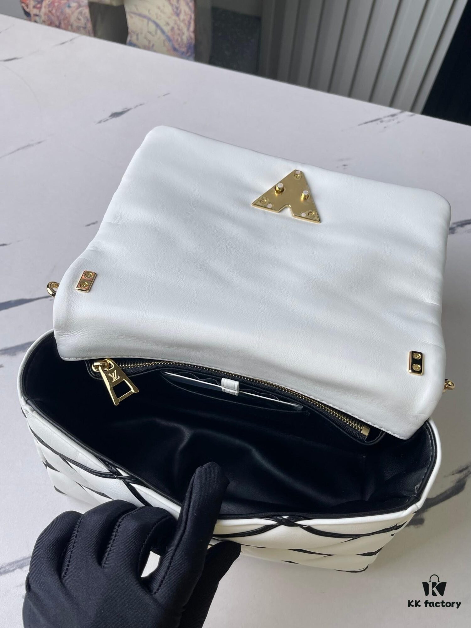 Top-tier Original Order, Exclusive Real Photography: M22890 White Full Leather Quilted Chain Bag Series GO-14 Teist Medium Handbag M22891