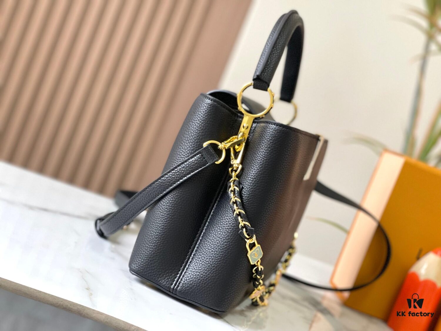 Upgraded Version M23952 in Black