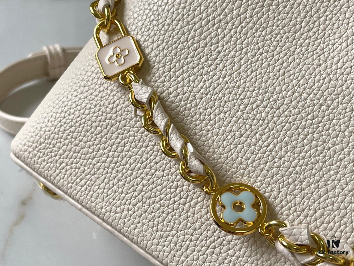 Upgraded M23951 White Capucines MM