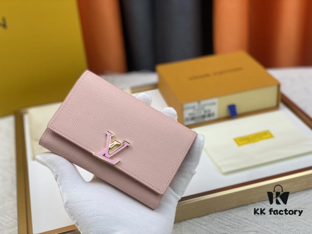 M62157/62158 Soft Leather Wallet Inspired by Iconic Design Lines