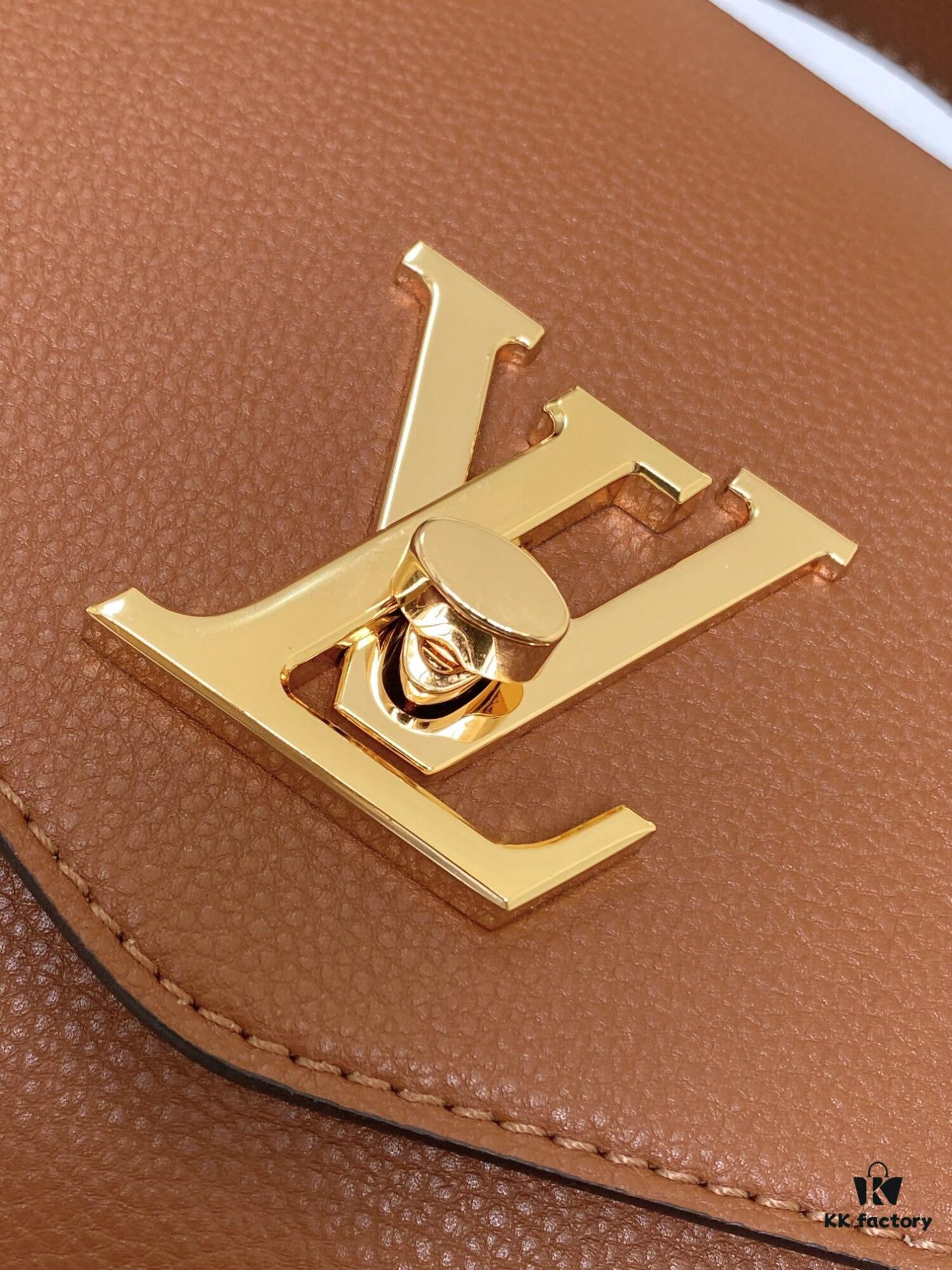 M22952 Brown M22792 Gray M22735 Black Top-Quality Original Order Oxford Handbag Crafted from Soft Grained Leather with Eye-Catching Metal Hardware Showcasing Brand Elegance