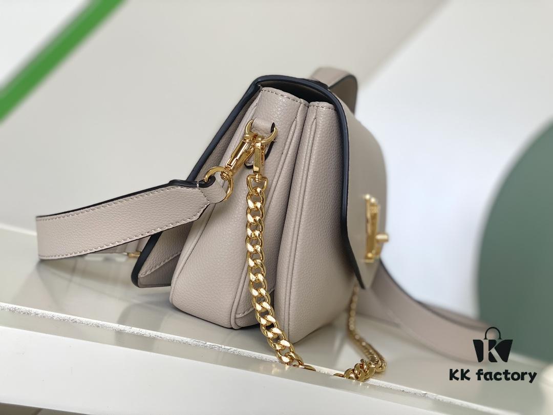 M22952 Brown M22792 Gray M22735 Black Top-Quality Original Order Oxford Handbag Crafted from Soft Grained Leather with Eye-Catching Metal Hardware Showcasing Brand Elegance. Detachable Chain and Adjustable Leather Strap Offer Multiple Carrying Options, Adding Vibrant Flair to Daily and Day-to-Night Occasions. 22.0 x 16.0 x 9.5 cm (L x H x W)