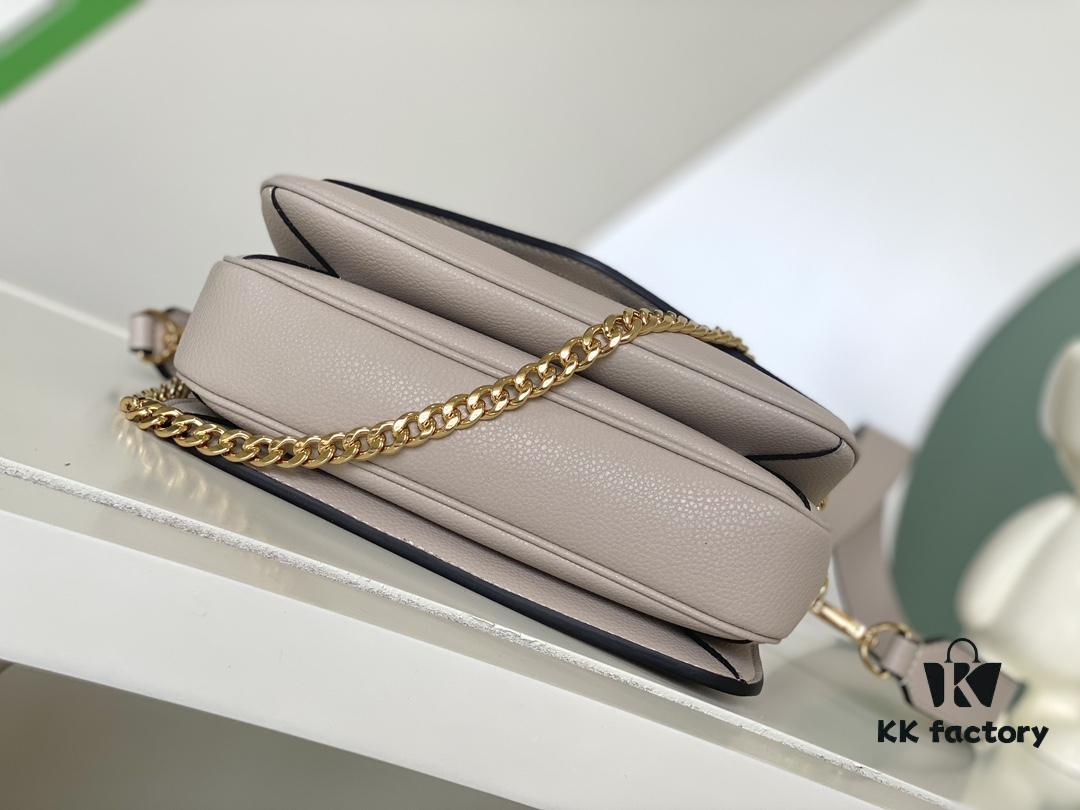 M22952 Brown M22792 Gray M22735 Black Top-Quality Original Order Oxford Handbag Crafted from Soft Grained Leather with Eye-Catching Metal Hardware Showcasing Brand Elegance. Detachable Chain and Adjustable Leather Strap Offer Multiple Carrying Options, Adding Vibrant Flair to Daily and Day-to-Night Occasions. 22.0 x 16.0 x 9.5 cm (L x H x W)