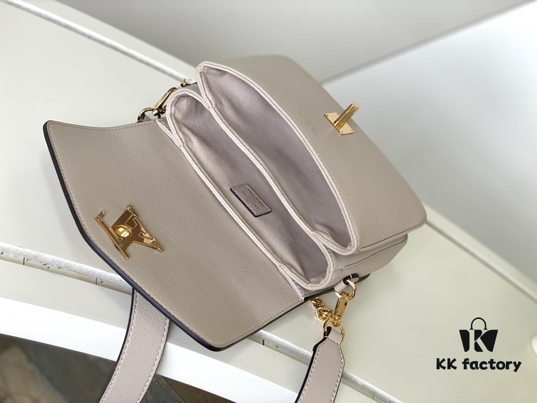 M22952 Brown M22792 Gray M22735 Black Top-Quality Original Order Oxford Handbag Crafted from Soft Grained Leather with Eye-Catching Metal Hardware Showcasing Brand Elegance. Detachable Chain and Adjustable Leather Strap Offer Multiple Carrying Options, Adding Vibrant Flair to Daily and Day-to-Night Occasions. 22.0 x 16.0 x 9.5 cm (L x H x W)