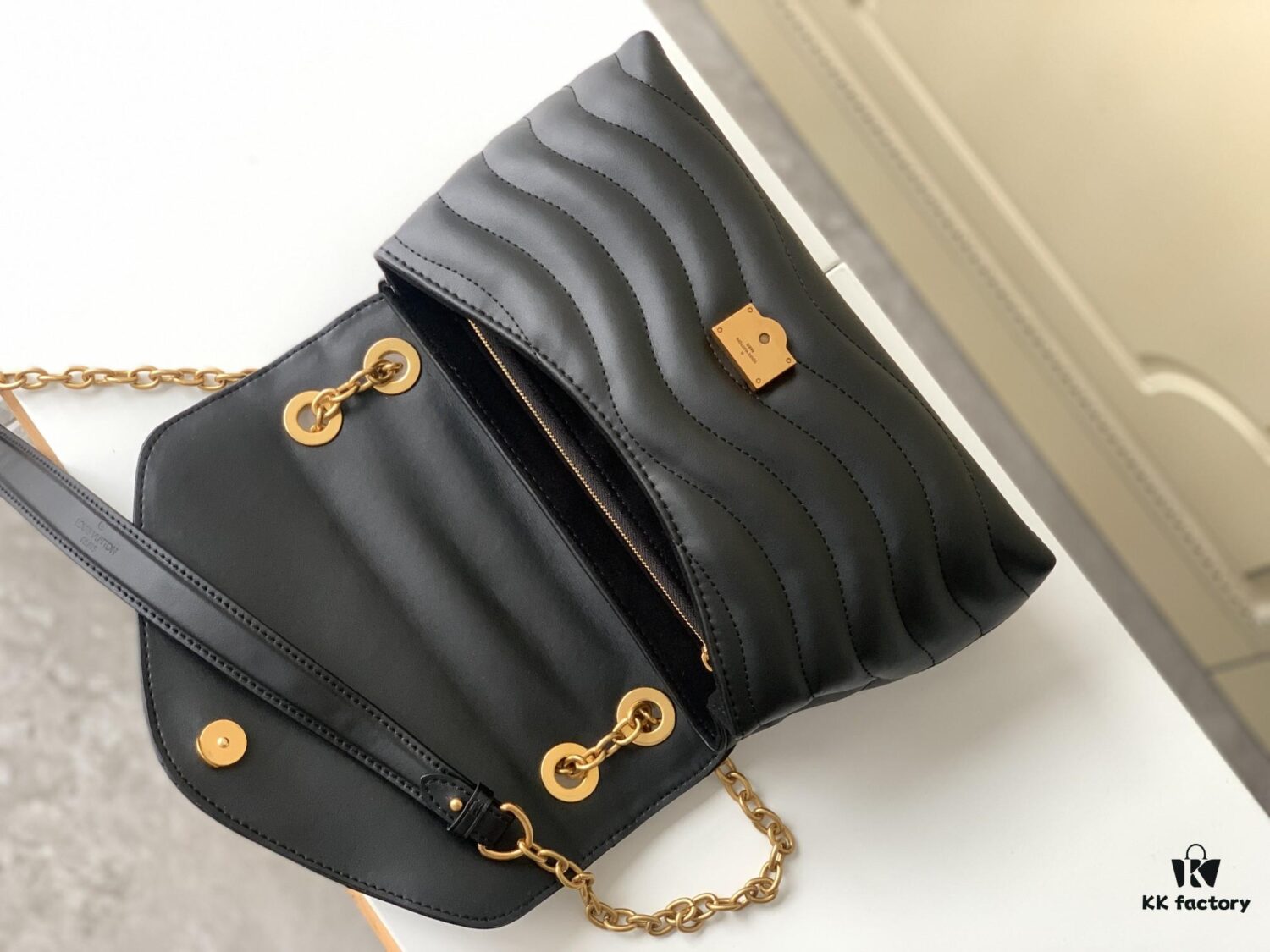 LV NEW WAVE Chain Bag V-Quilted Handbag 58552 Black 58552 Apricot Yellow 58549 White 58550 Coffee 58664 Green 58553 Rose Red