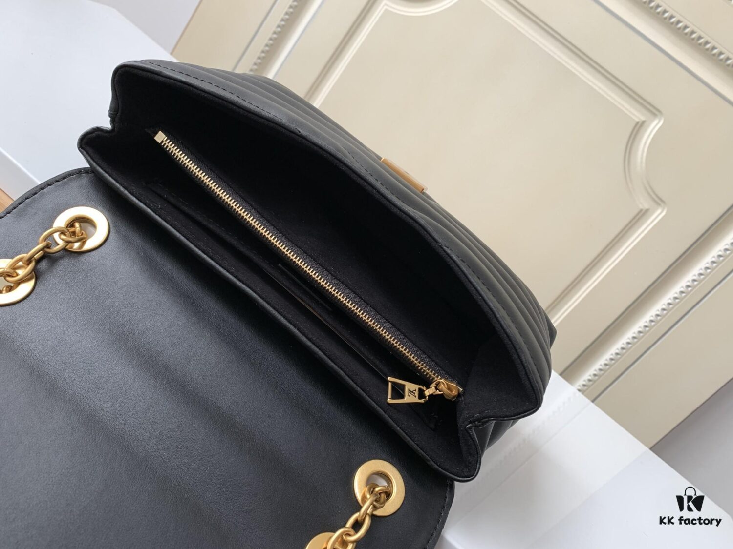 LV NEW WAVE Chain Bag V-Quilted Handbag 58552 Black 58552 Apricot Yellow 58549 White 58550 Coffee 58664 Green 58553 Rose Red