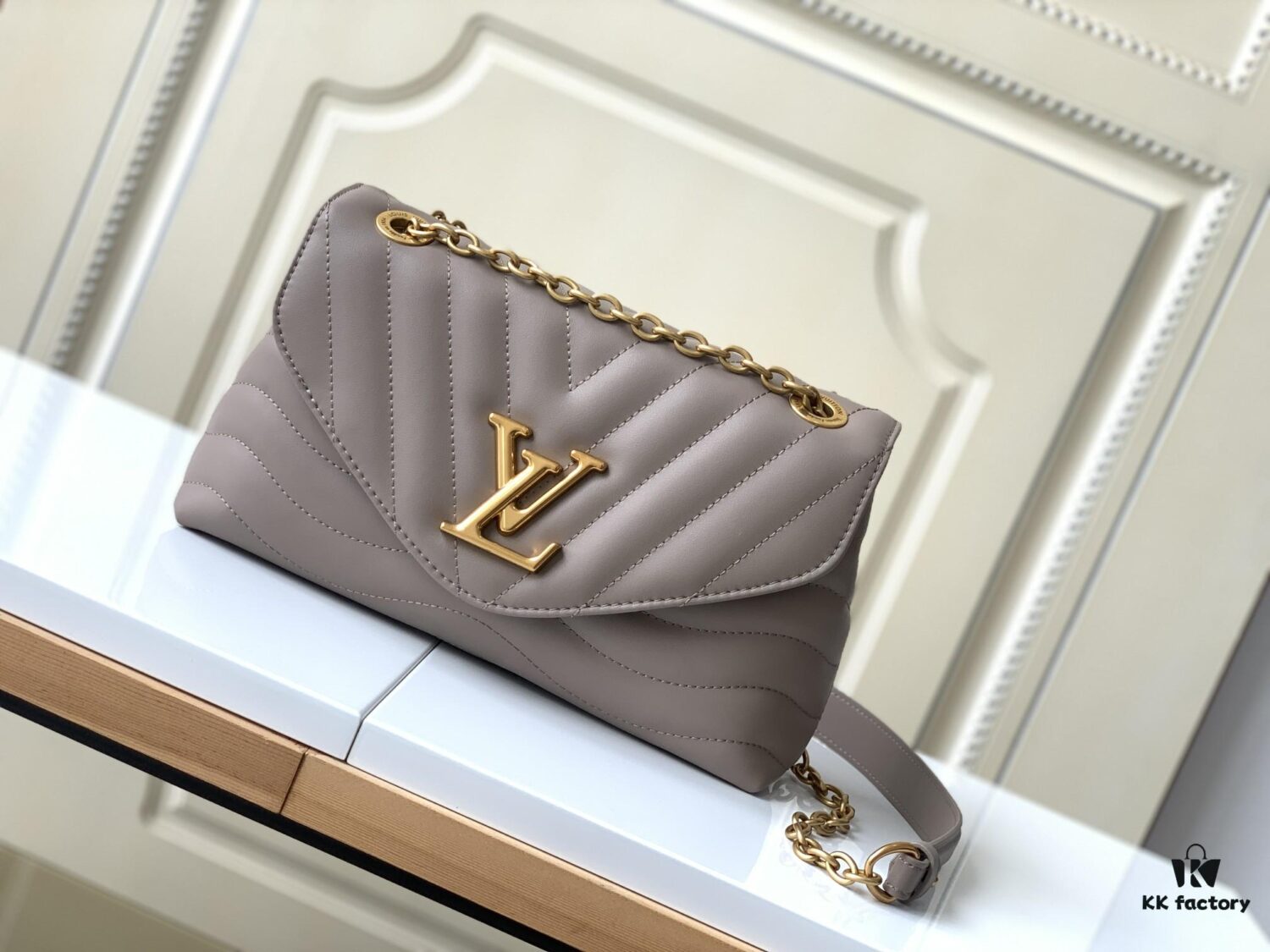 LV NEW WAVE Coffee Chain Bag with V-Quilting 58550