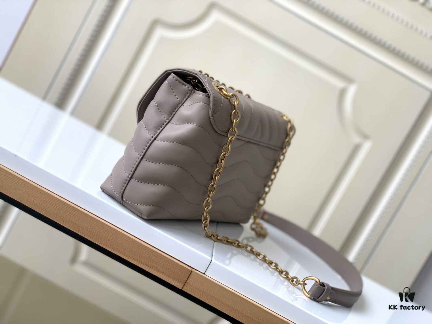 LV NEW WAVE Coffee Chain Bag with V-Quilting 58550