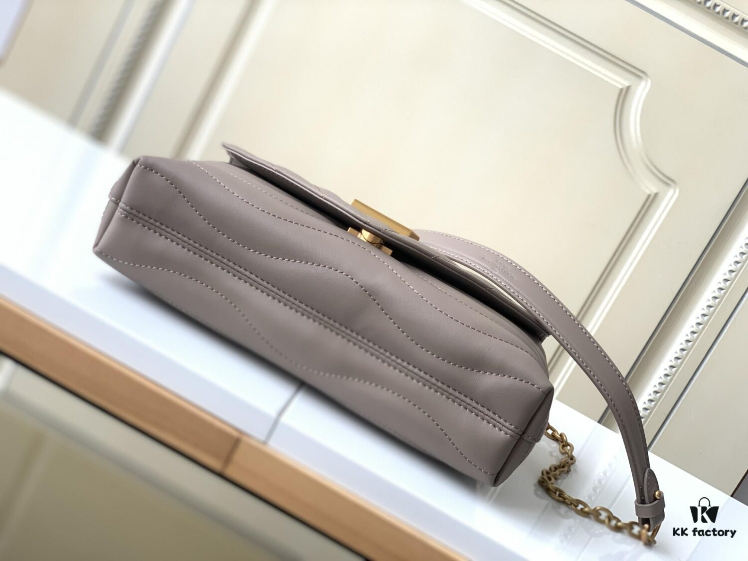 LV NEW WAVE Coffee Chain Bag with V-Quilting 58550